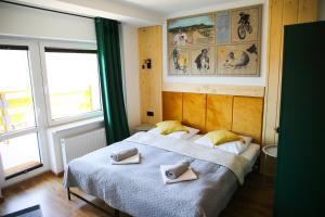 Łóżko lub łóżka w pokoju w obiekcie NIECH TO SZLAK B&B