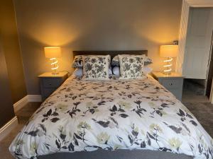 a bedroom with a large bed with two lamps at Bridge street apartment in Bridlington