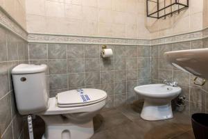 Łazienka w obiekcie Apartamento Bolonia Luz B