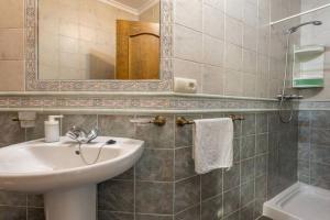 Łazienka w obiekcie Apartamento Bolonia Luz B