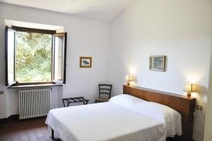 A bed or beds in a room at La Colombera in Toscana