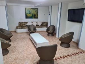 A television and/or entertainment centre at Apartamentos Catalina Park