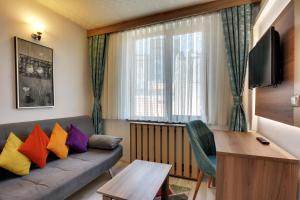 A television and/or entertainment centre at Grande Stella Hotel