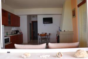 Kuchyň nebo kuchyňský kout v ubytování Roussa's View Apartments