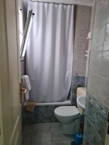 A bathroom at Apartamentos Catalina Park