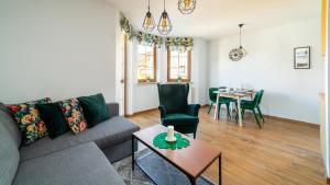 Posedenie v ubytovaní Apartamenty EverySky Nad Łomnicą 15-15A