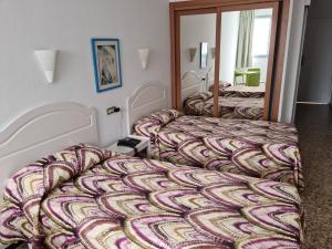 A bed or beds in a room at Apartamentos Catalina Park