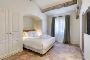 Postel nebo postele na pokoji v ubytování Villa Le mas de Galassa - Ramatuelle