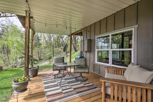 Zahrada ubytování Lovely Canyon View Apartment with Patio and Yard