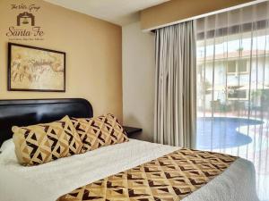 Postel nebo postele na pokoji v ubytování Hotel Santa Fe Los Cabos by Villa Group