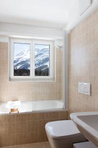 Koupelna v ubytování Spacious Apartment with fantastic Alpine Panorama