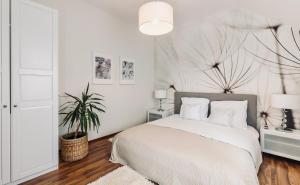 Posteľ alebo postele v izbe v ubytovaní Monarchia Apartman Grand