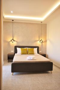 A bed or beds in a room at Studios Periklis