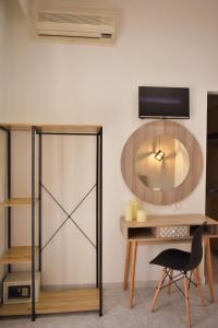 A television and/or entertainment centre at Studios Periklis