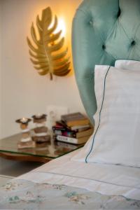 Postel nebo postele na pokoji v ubytování Sea Front Suite "SEA TALES"