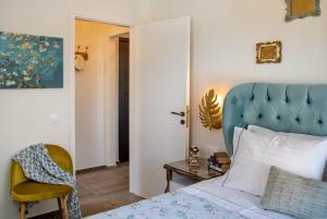 Postel nebo postele na pokoji v ubytování Sea Front Suite "SEA TALES"
