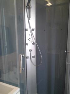 Et badeværelse på Appartement Rue Georges V - Port de la Houle