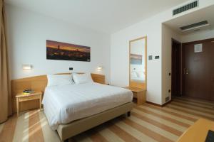 Posteľ alebo postele v izbe v ubytovaní Hotel Portavaldera