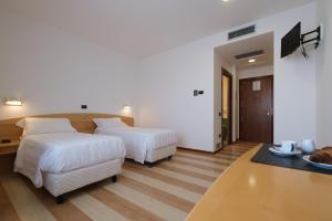 Posteľ alebo postele v izbe v ubytovaní Hotel Portavaldera