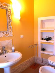 Ένα μπάνιο στο Luxury House Il Borgo Antico