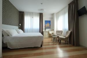 Posteľ alebo postele v izbe v ubytovaní Hotel Portavaldera