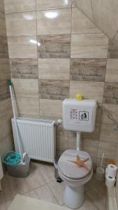 A bathroom at Rita-Vár Szálláshely