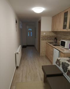 A kitchen or kitchenette at Rita-Vár Szálláshely