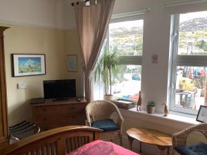 TV a/nebo společenská místnost v ubytování Struan House B&B