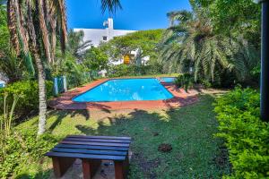 A piscina localizada em Serenity At Sea - Santorini Estate - FAMILY ONLY ou nos arredores