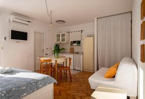 Kuchyň nebo kuchyňský kout v ubytování Charming tale apartments Modun19