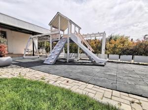 Herní místnost nebo prostor pro děti v ubytování Guest rooms Denicija