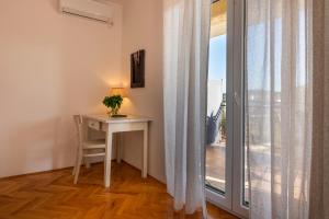 TV a/nebo společenská místnost v ubytování Charming tale apartments Modun19