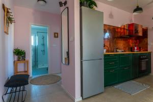 Kuchyň nebo kuchyňský kout v ubytování Charming tale apartments Modun19