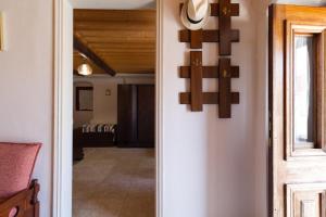 Gallery image of The Old House - Wood & Stone in Evretí +18 photos