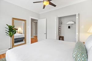 Кровать или кровати в номере 2BR Apartment in Great Spot with Fast Wi-Fi - Roscoe 30