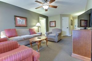 a living room with a couch and a tv at Club Wyndham Kingsgate in Williamsburg