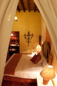 Cama ou camas em um quarto em Hotel Ciudad Real Centro Historico