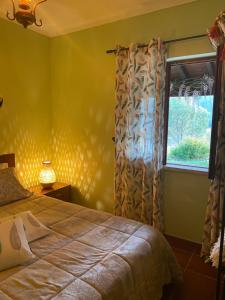 a bedroom with a bed and a window at Casa RioTempo + Jangada in Tomar