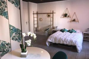 Postel nebo postele na pokoji v ubytování Studio cocooning à 50 m du port, classé 1 étoile