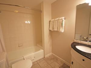 a bathroom with a sink and a tub and a toilet at Park View Inn in Salem