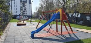 Детская игровая зона в Apple Apartments - Mickiewicza PRYWATNE MIEJSCE PARKINGOWE