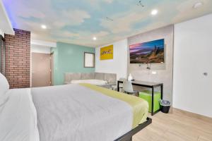 Lova arba lovos apgyvendinimo įstaigoje Exclusivo Inn and Suites