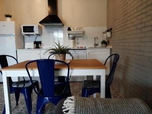 A kitchen or kitchenette at Apartamentos El Llanin