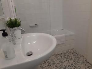 A bathroom at Apartamentos El Llanin