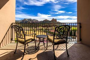 A balcony or terrace at Best Western Plus Arroyo Roble Hotel & Creekside Villas