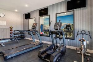 Fitness centrum a/nebo fitness zařízení v ubytování Clarion Pointe Port Arthur-Beaumont South