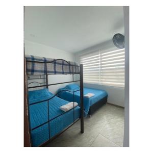 Bunk bed o mga bunk bed sa kuwarto sa Casa Campestre, exclusiva para ti y tu Familia