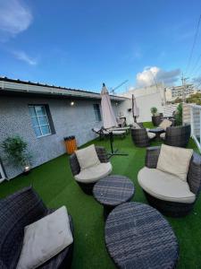 a patio with couches and chairs on the grass at Apartahotel Marbella in San Andrés