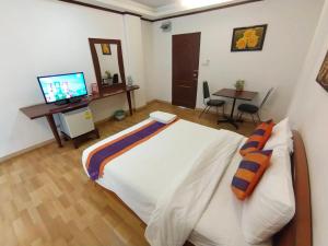 TV a/nebo společenská místnost v ubytování WeRest Hotel