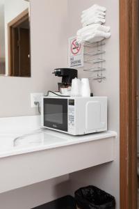 A kitchen or kitchenette at Shady Rest Motel